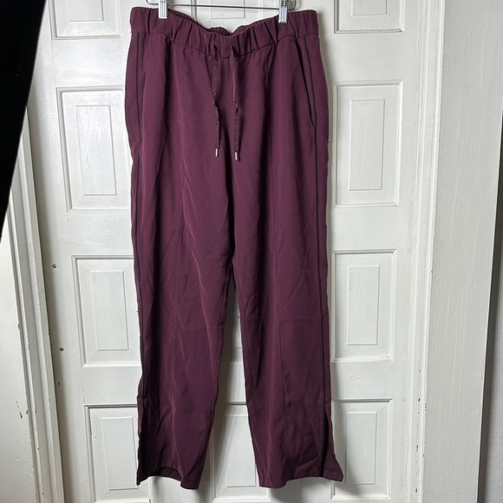 Lululemon On the Right Track Relaxed fit Pant Burgandy/ Wine size 10.